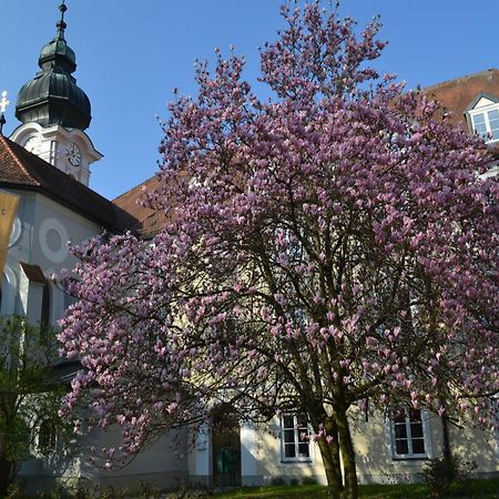 ホテル Haus Der Begegnung Heilig Geist ブルクハウゼン エクステリア 写真